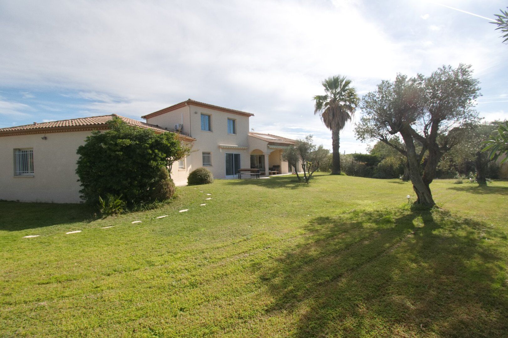 Photo 5 — AGENCE INTERNATIONALE ALBERT HONIG