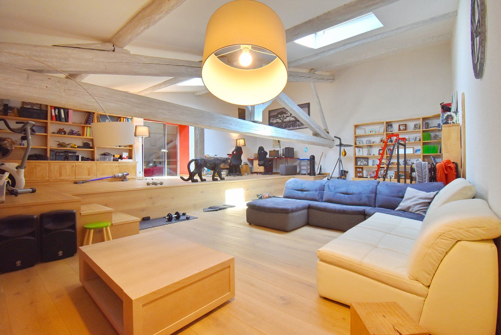Photo 4 — AGENCE INTERNATIONALE ALBERT HONIG