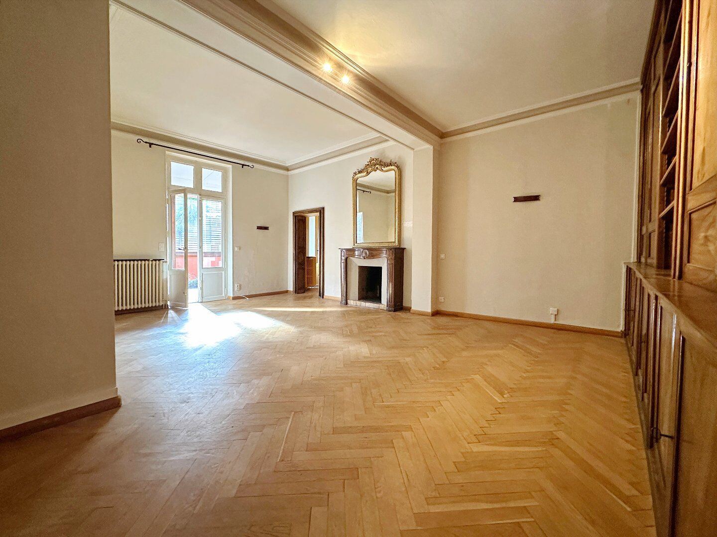 Photo 4 — AGENCE INTERNATIONALE ALBERT HONIG