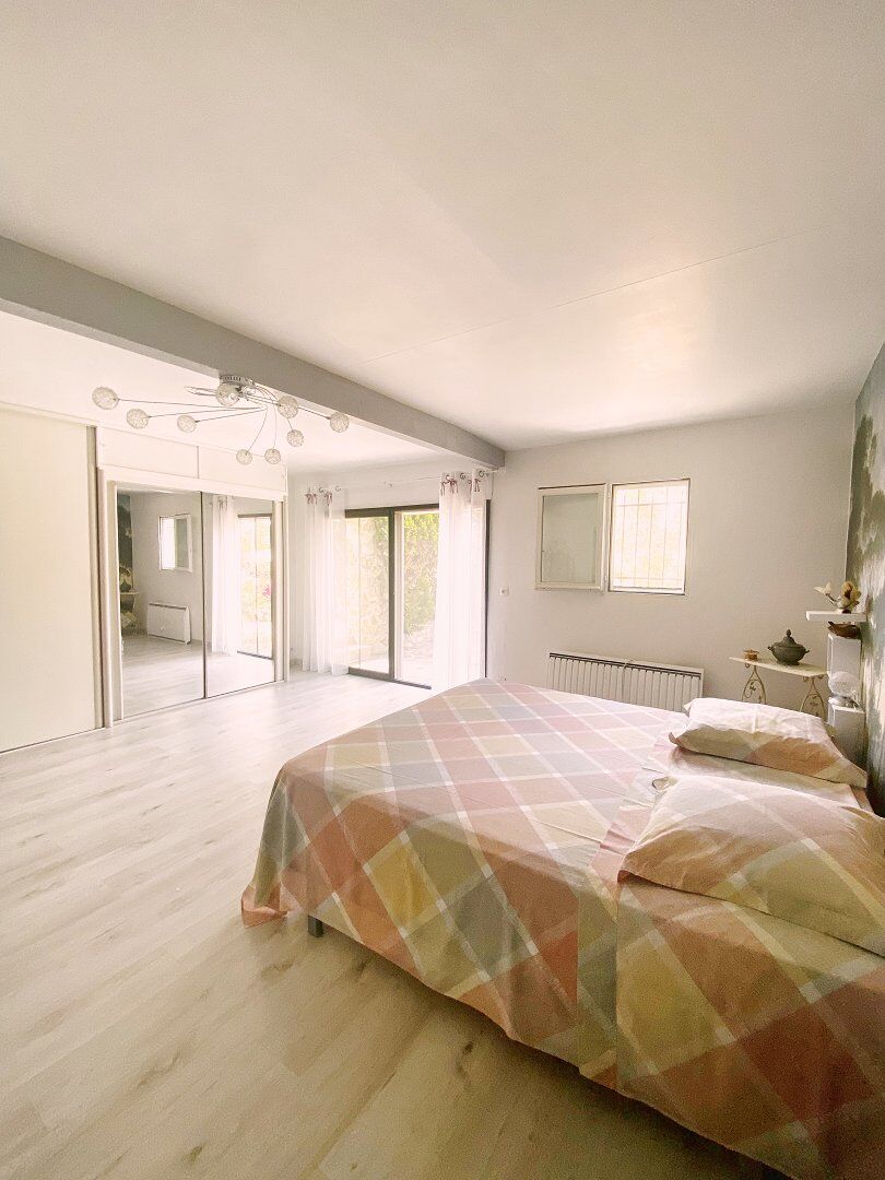 Photo 9 — AGENCE INTERNATIONALE ALBERT HONIG