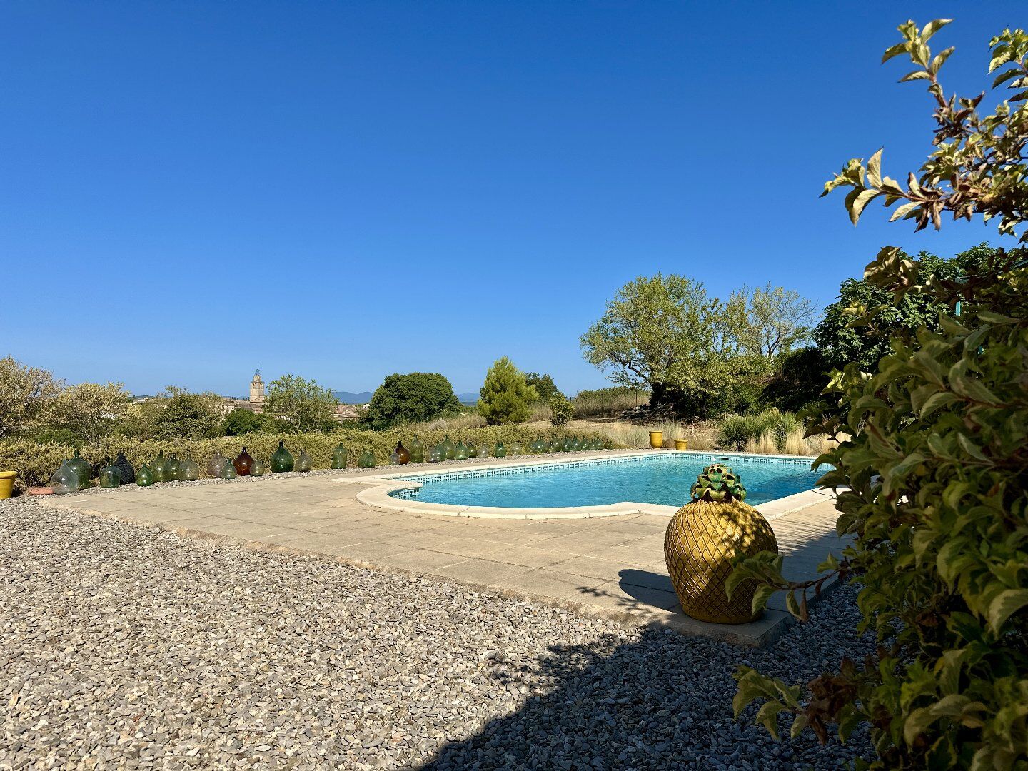 Photo 2 — AGENCE INTERNATIONALE ALBERT HONIG