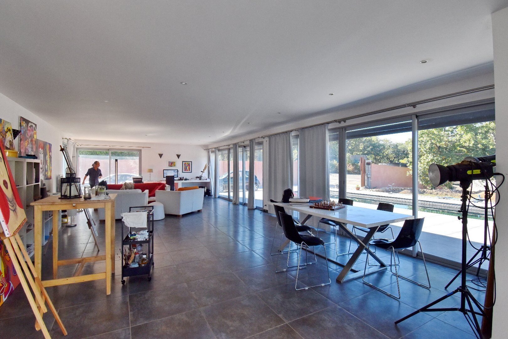 Photo 3 — AGENCE INTERNATIONALE ALBERT HONIG