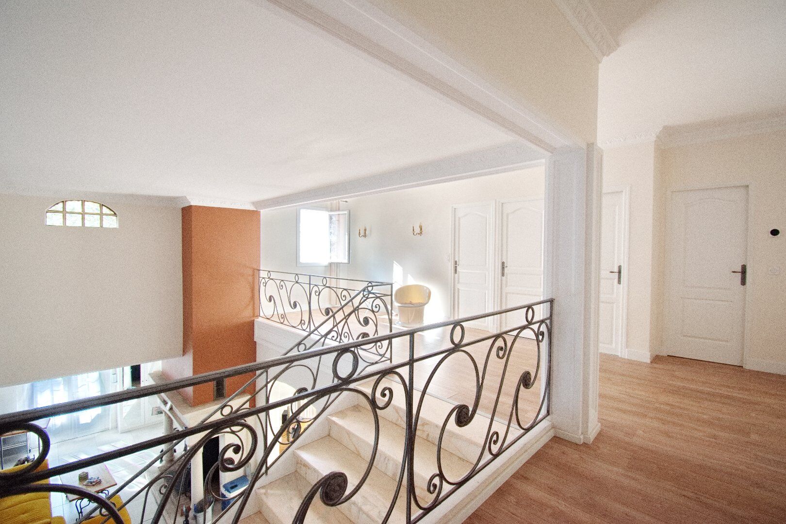 Photo 6 — AGENCE INTERNATIONALE ALBERT HONIG