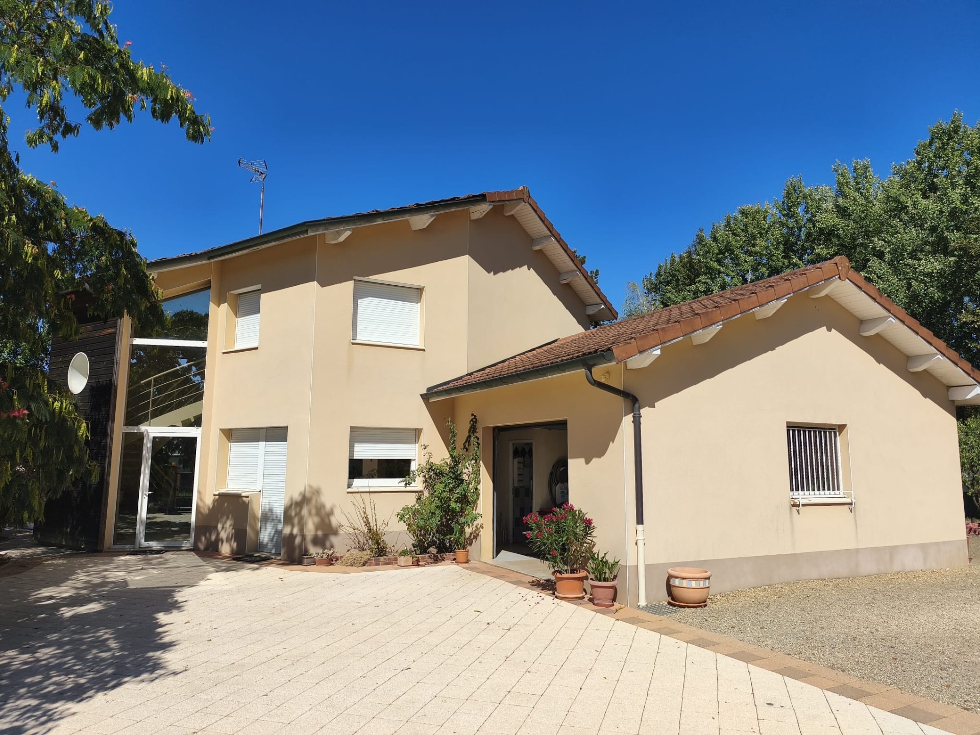 Photo 2 — IMMOBRESSE