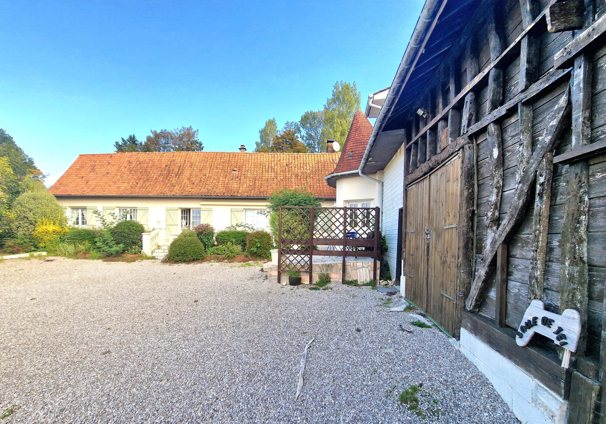 Photo 2 — L'AGENCE DES REMPARTS