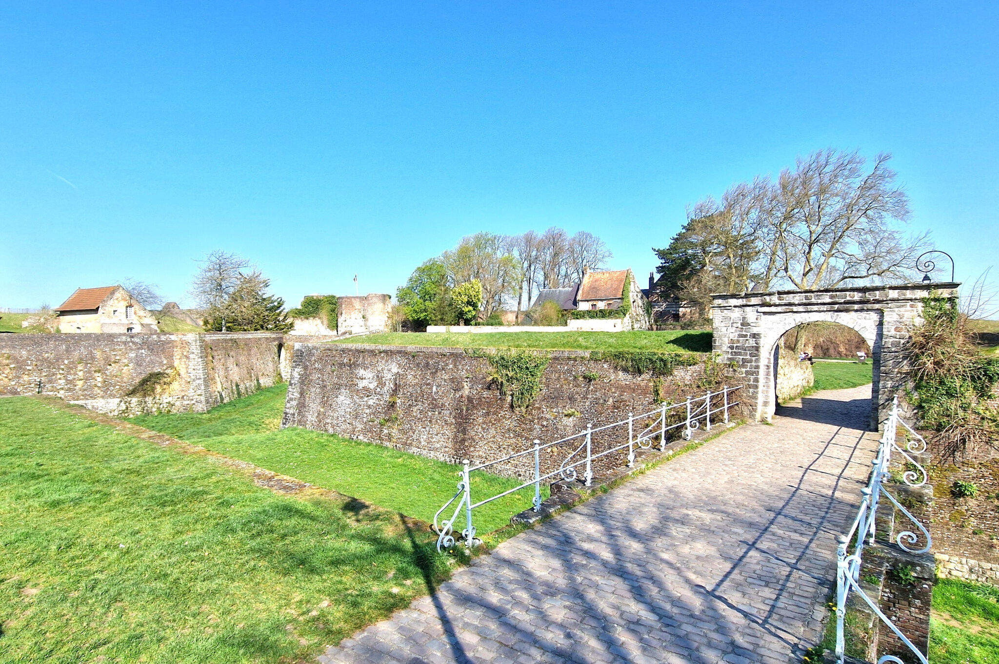Photo 13 — L'AGENCE DES REMPARTS