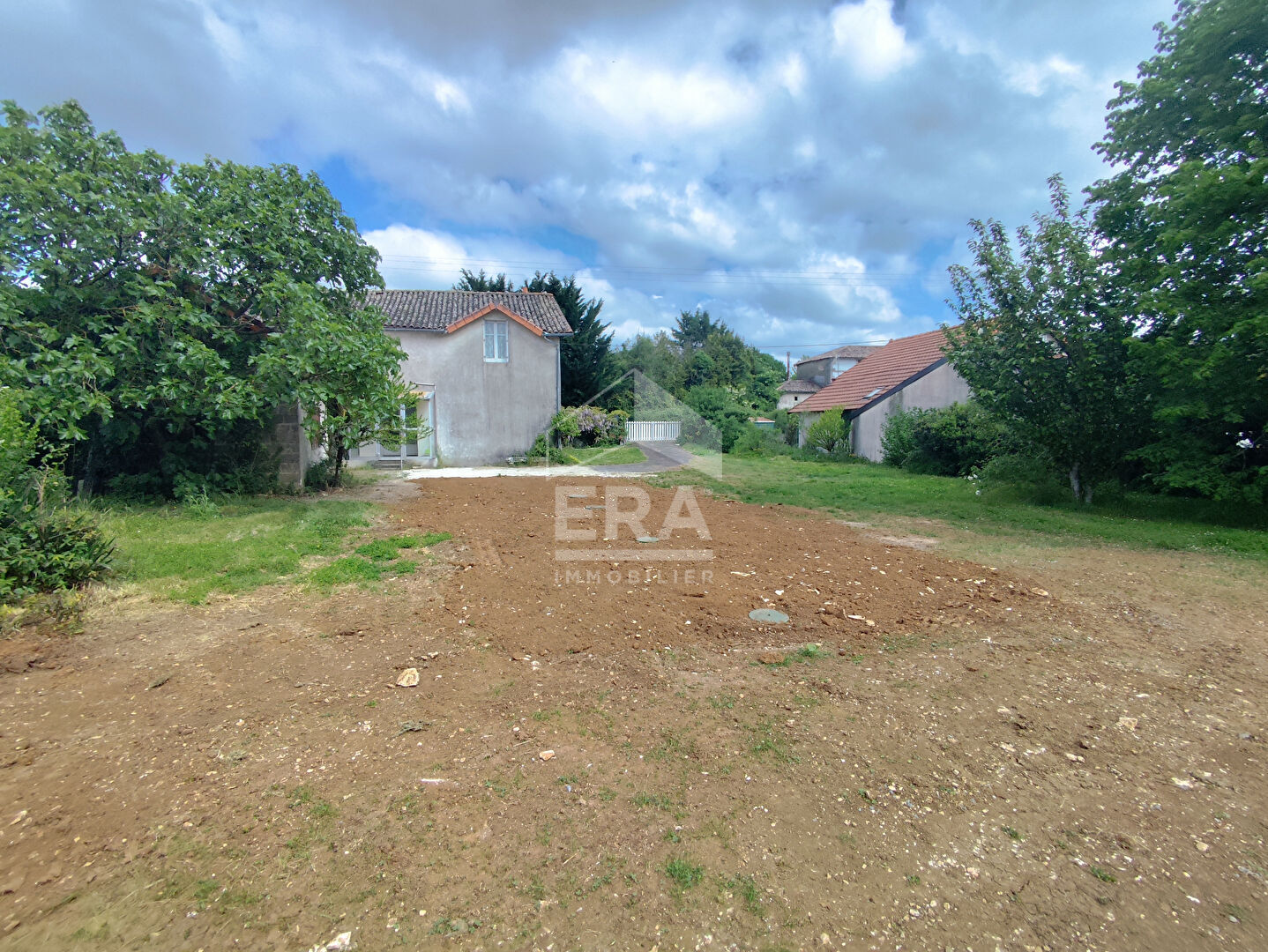 Photo 14 — ERA - BUY AND SELL