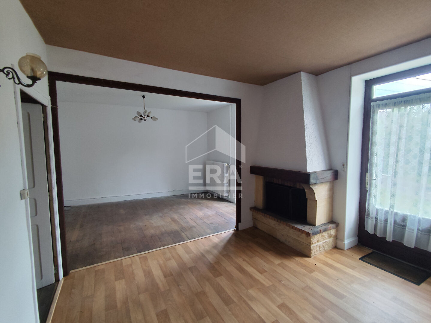 Photo 4 — ERA - BUY AND SELL