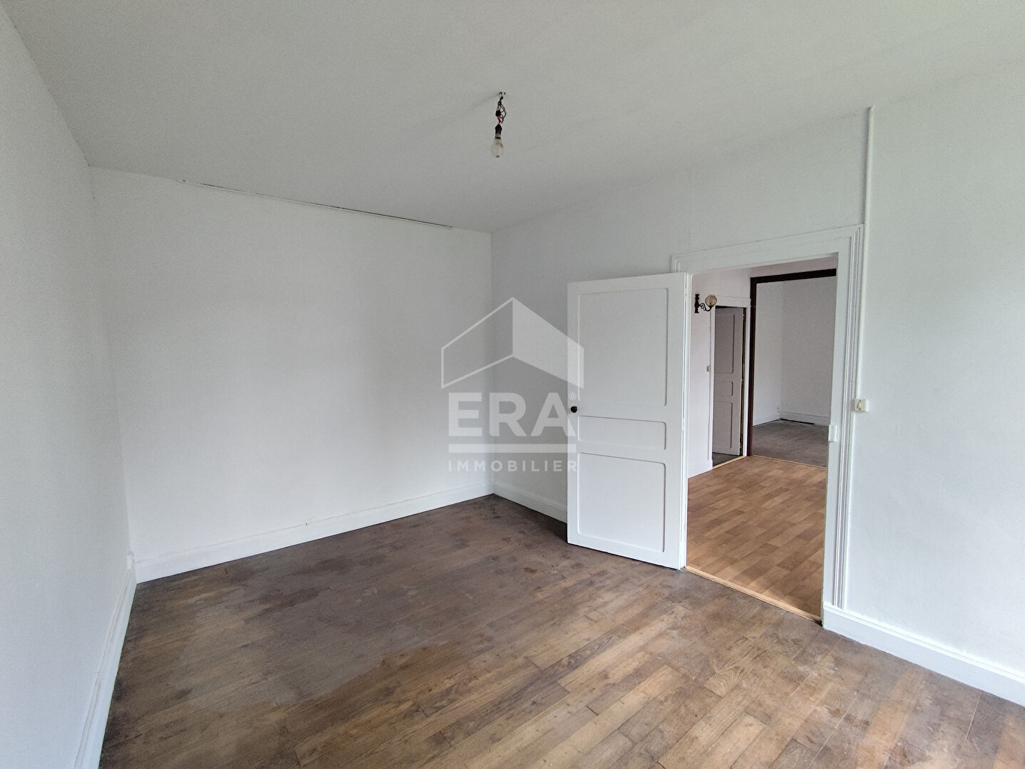 Photo 3 — ERA - BUY AND SELL