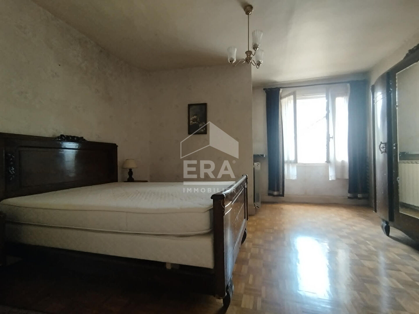 Photo 5 — ERA - BUY AND SELL