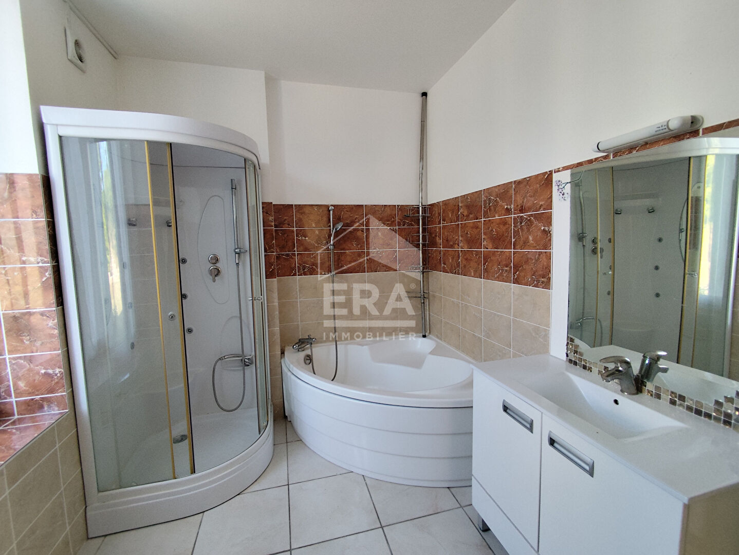 Photo 4 — ERA - BUY AND SELL