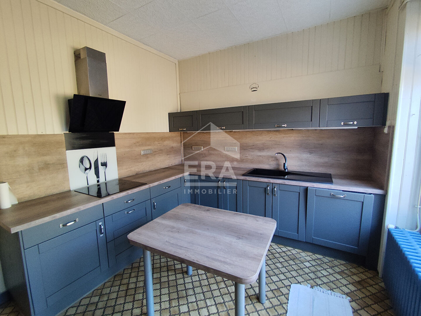 Photo 5 — ERA - BUY AND SELL