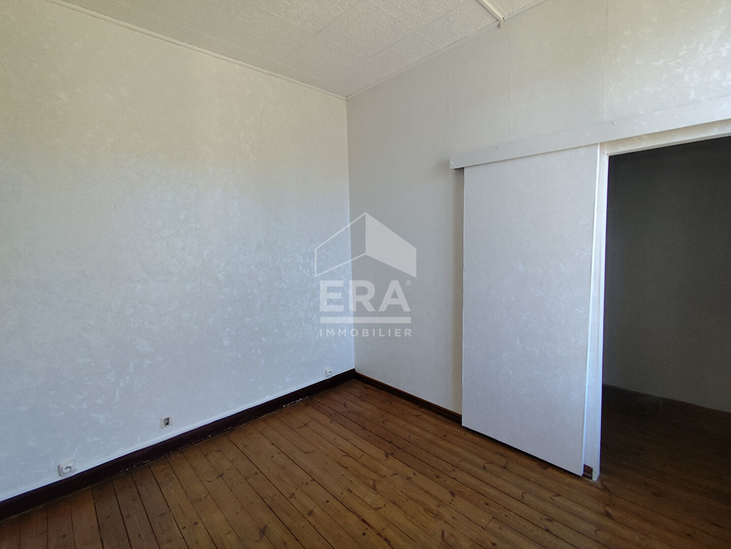 Photo 8 — ERA - BUY AND SELL