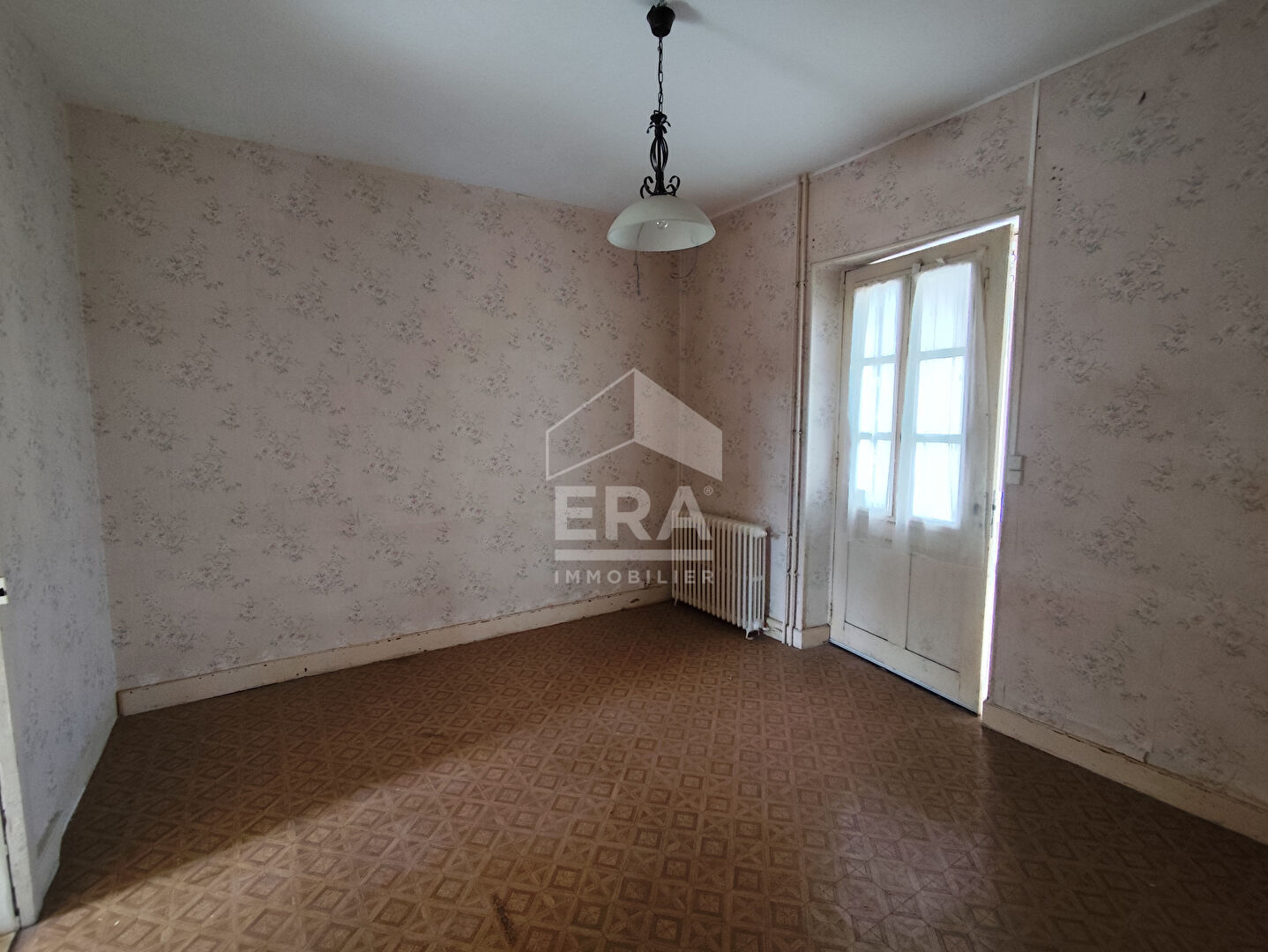 Photo 6 — ERA - BUY AND SELL