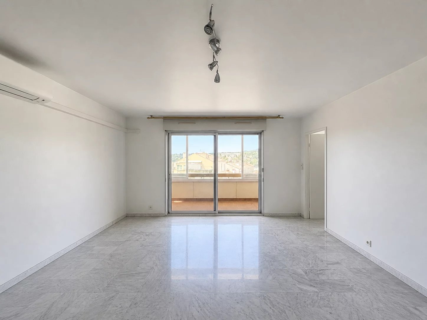 Photo 3 — COMBAREL IMMOBILIER