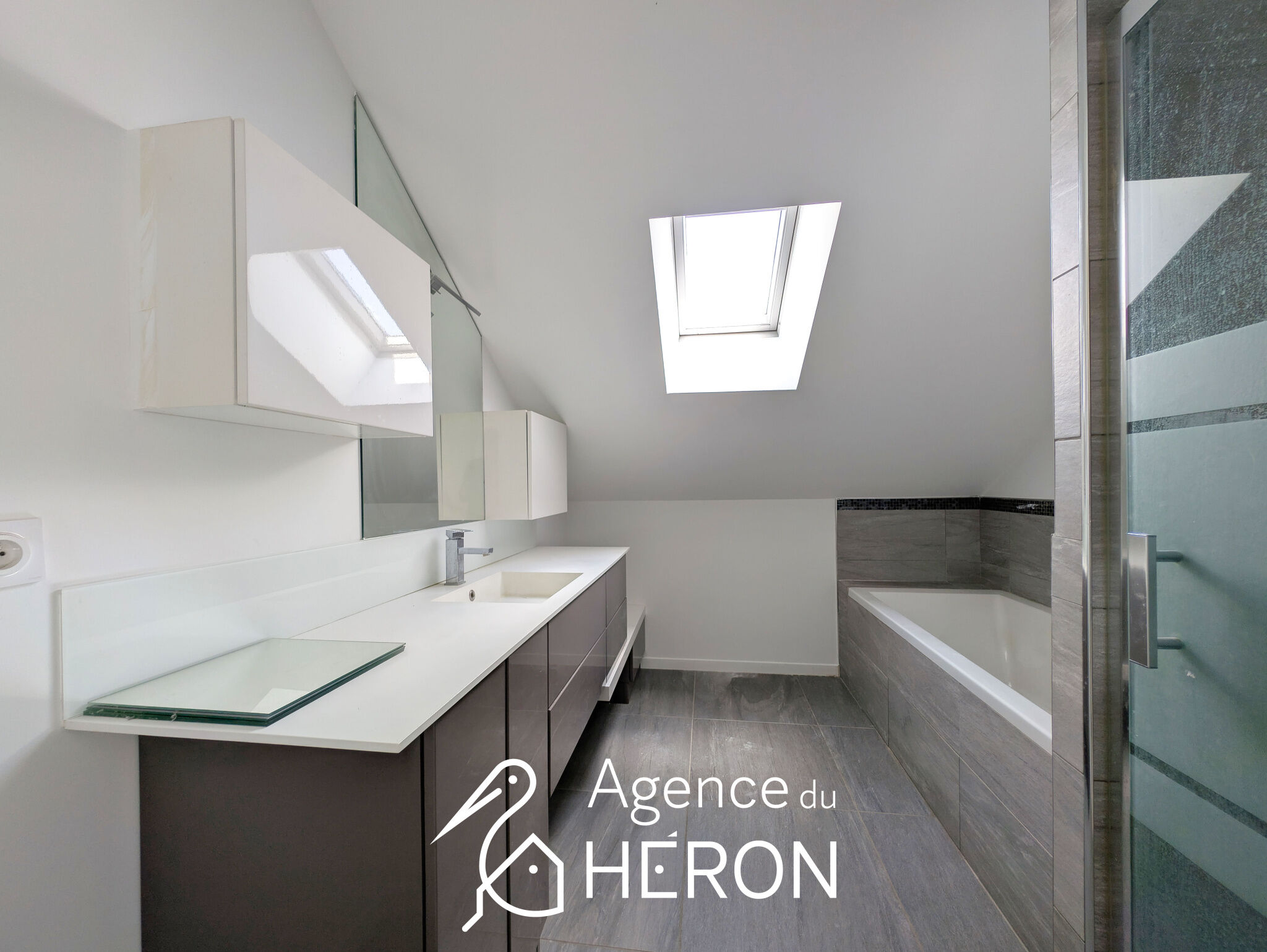Photo 23 — L'AGENCE DU HERON