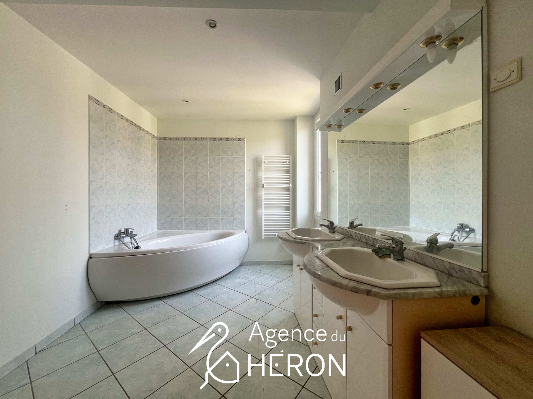 Photo 13 — L'AGENCE DU HERON