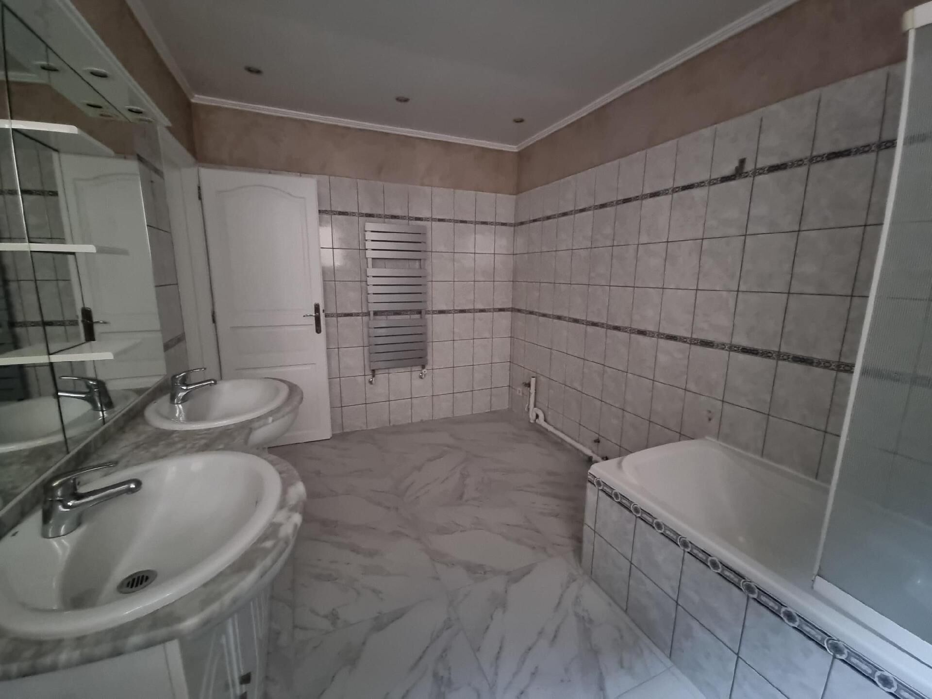 Photo 19 — LOUZI IMMOBILIER