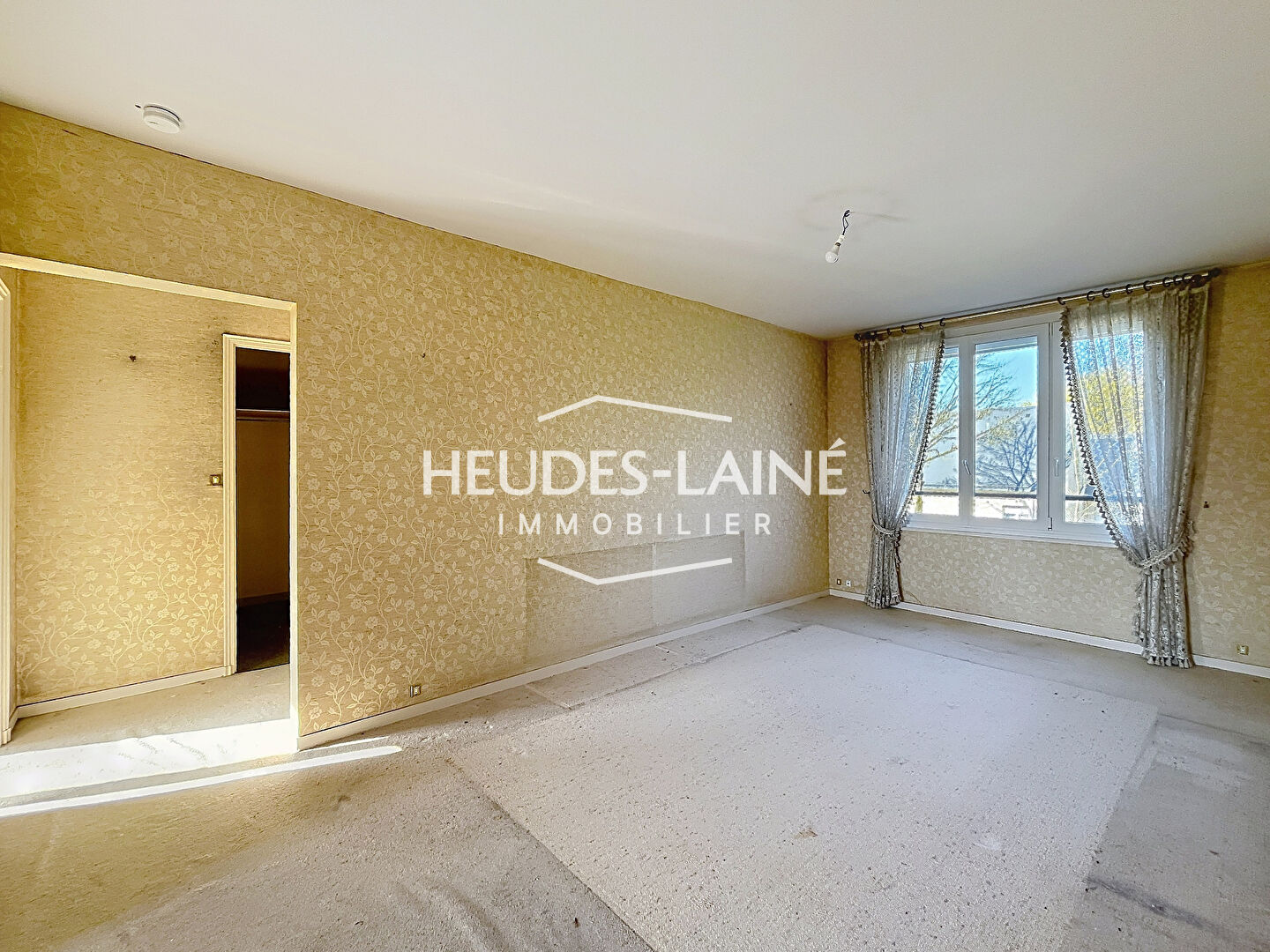 Photo 2 — HEUDES LAINE