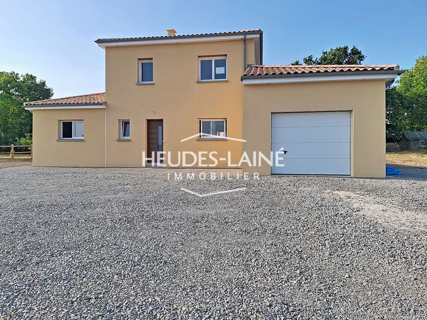Photo 2 — HEUDES LAINE