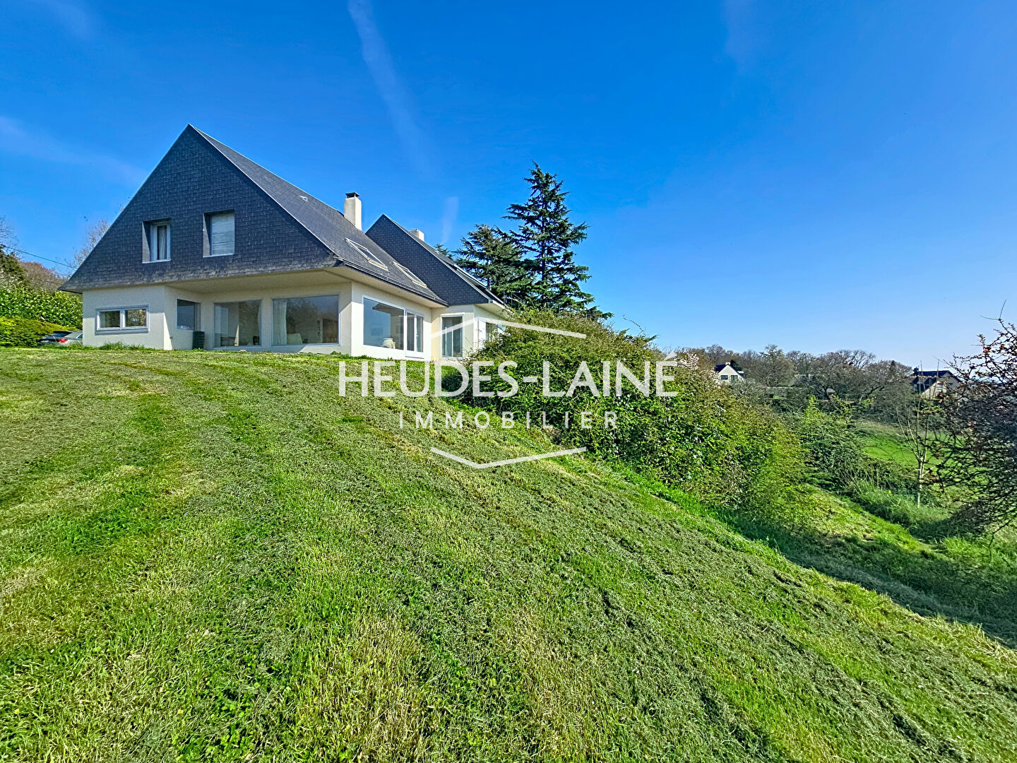 Photo 2 — HEUDES LAINE