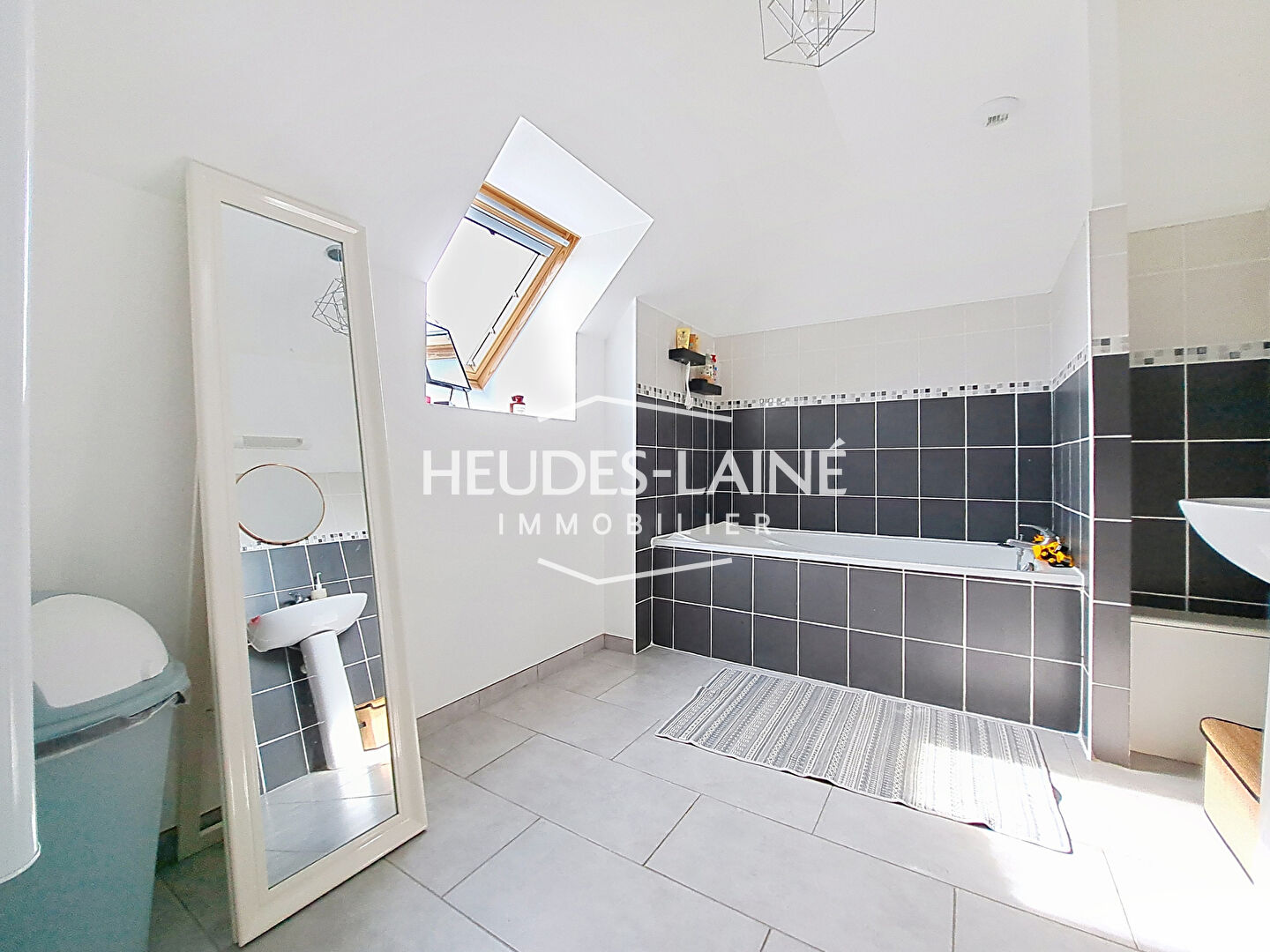 Photo 8 — HEUDES LAINE