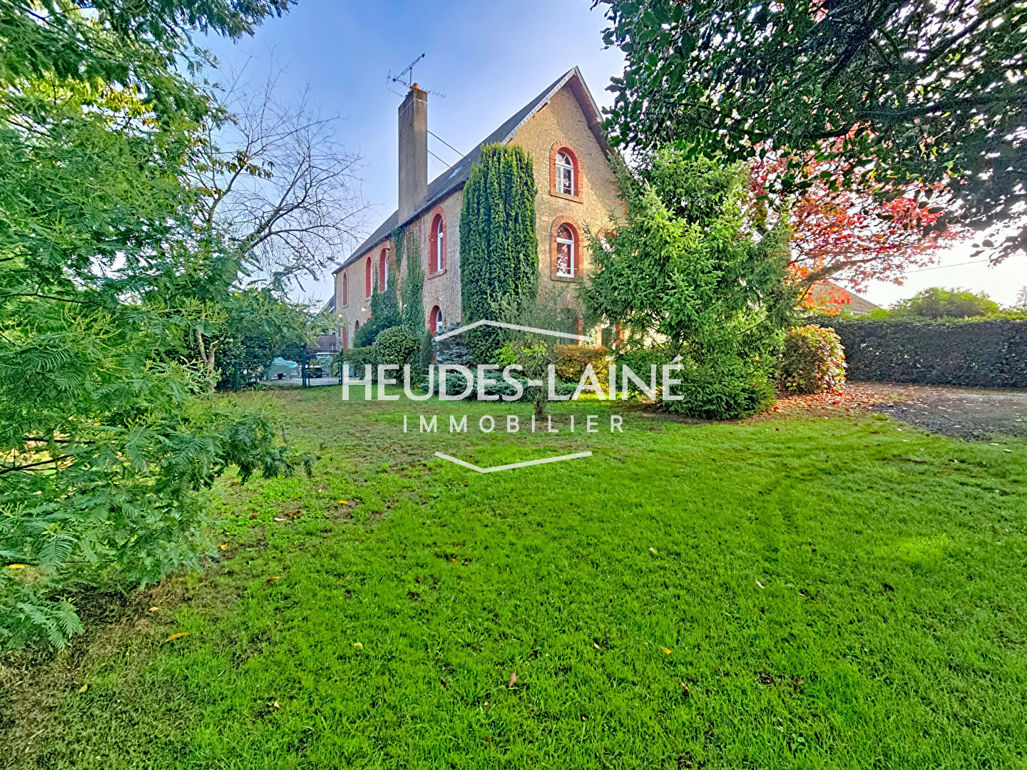 Photo 2 — HEUDES LAINE
