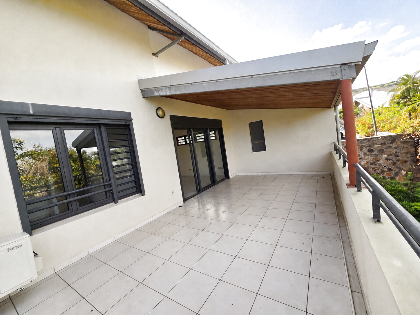Photo 3 — LA NOUVELLE AGENCE