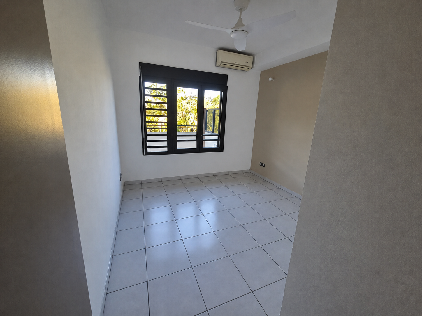Photo 6 — LA NOUVELLE AGENCE