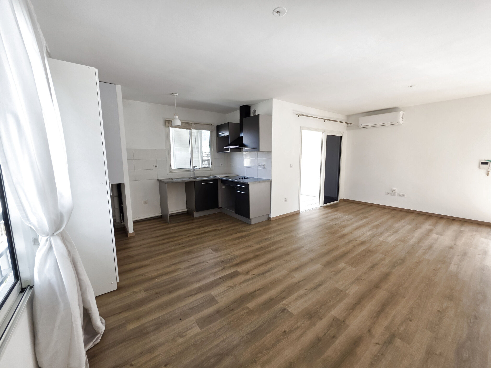 Photo 2 — LA NOUVELLE AGENCE