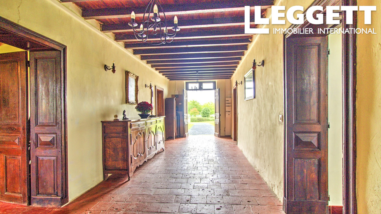 Photo 2 — LEGGETT IMMOBILIER