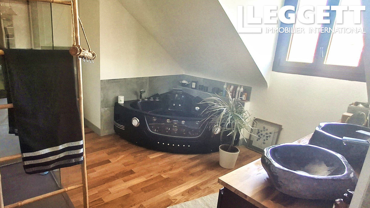 Photo 10 — LEGGETT IMMOBILIER